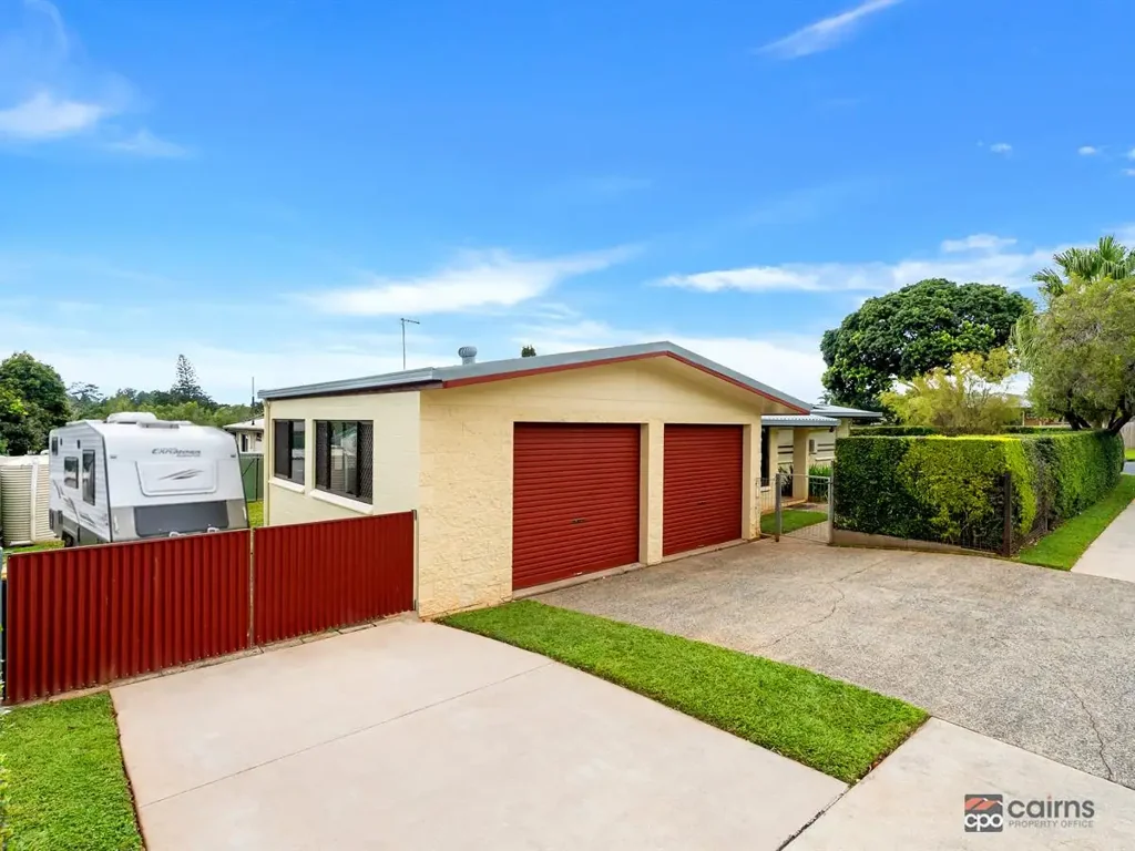 Mooroobool 4房  Modern Family Living with Space, Comfort & Value