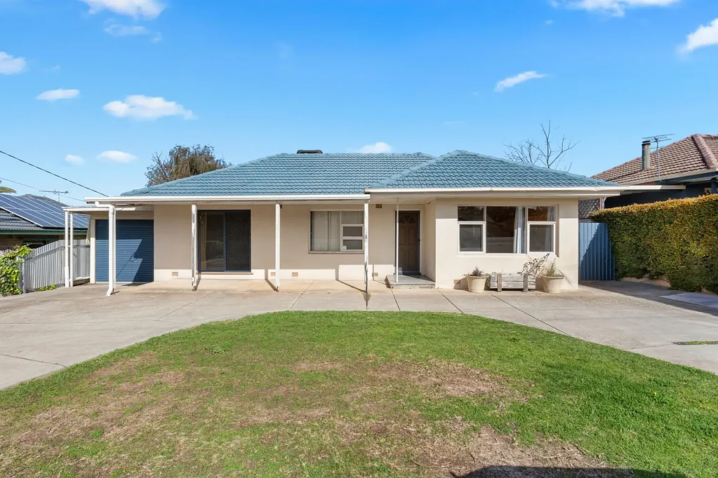 Spacious Low Maintenance Family Home Moments From The Beach!