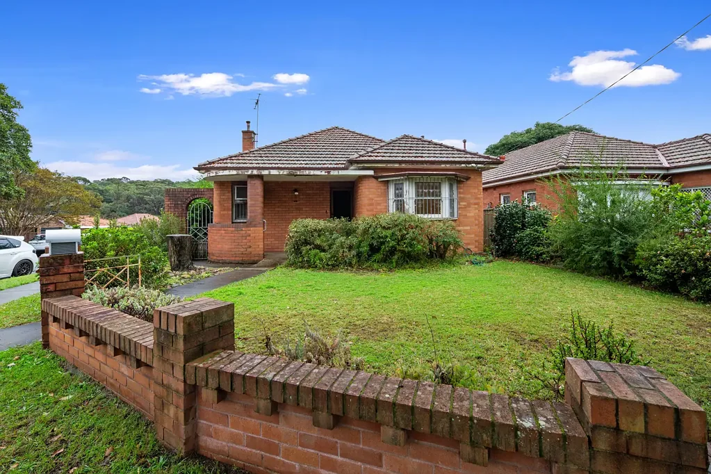 Bardwell Park 3Kwarto Classic Full-Brick Family Home with Endless Potential