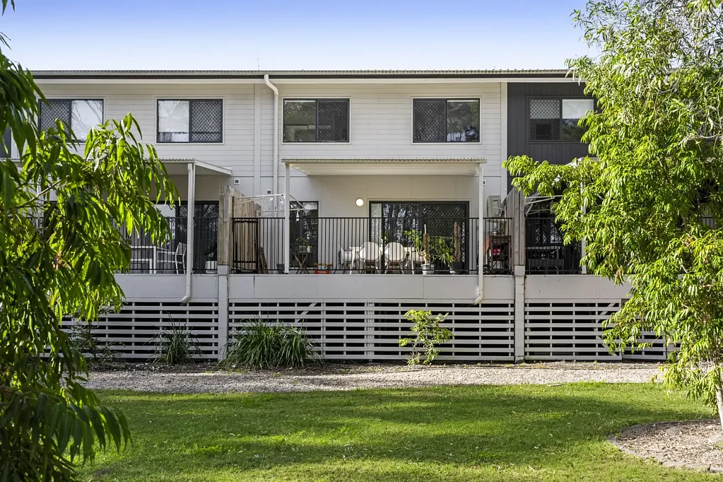 Loganholme 4कमरा Rare 4 Bedrooms, 2.5 Bathrooms | 2 Year New | Beautiful Bushland Setting & Views with Hyperdome & Schools all nearby