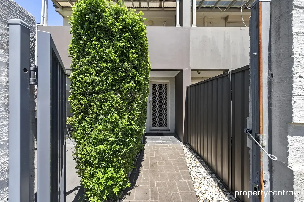 Werrington 2 Bedroom Freshly Painted Townhouse in a Prime Location - Only 1 of 3 in the Complex!