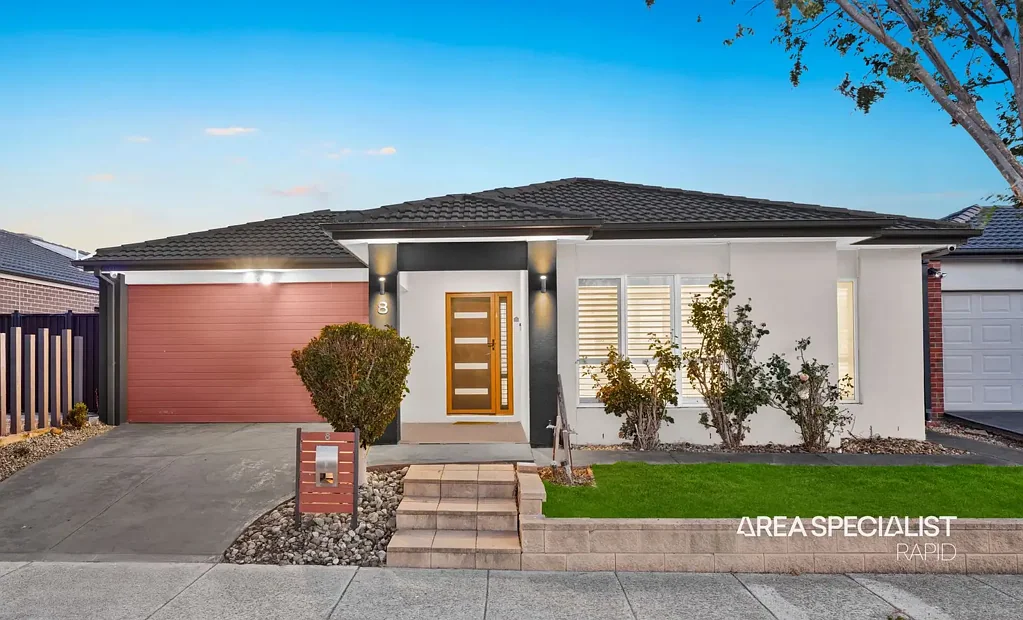 Clyde North 4房  Brief: Expansive Family Home with Three Living Zones, Butler’s Pantry & Effortless Low-Maintenance Living!