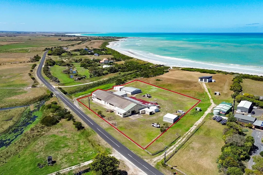 Eight Mile Creek  Large Scale Coastal Shedding with Exceptional Potential