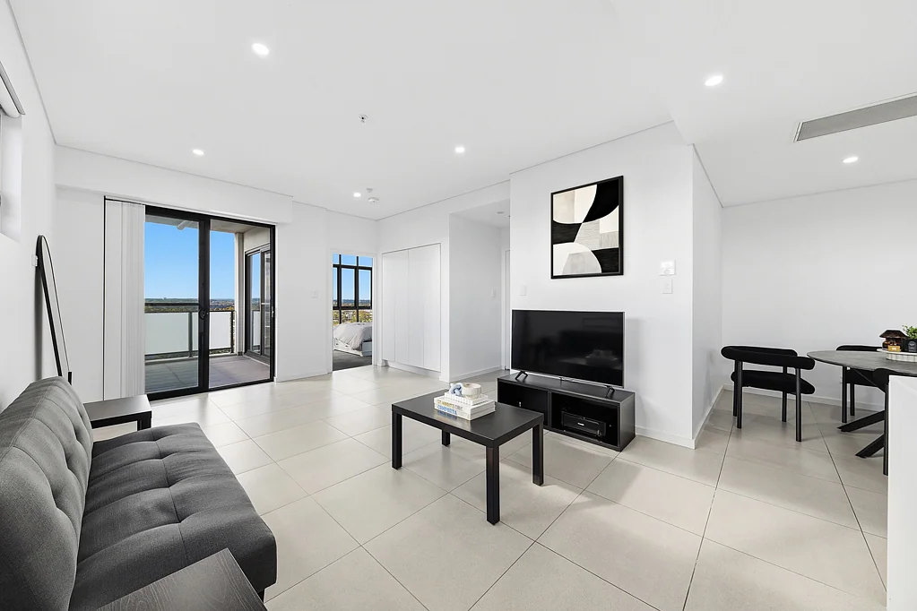 Homebush 1Kwarto North-Facing Modern Living with Panoramic City/Harbour Bridge Views