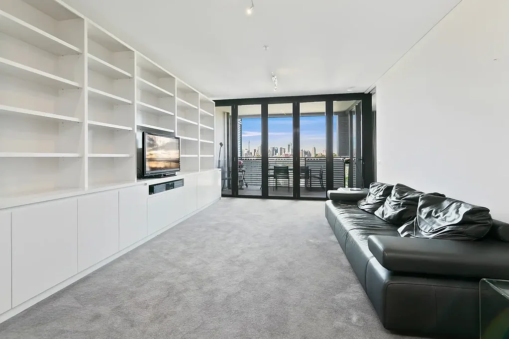 Furnished executive apartment with city view