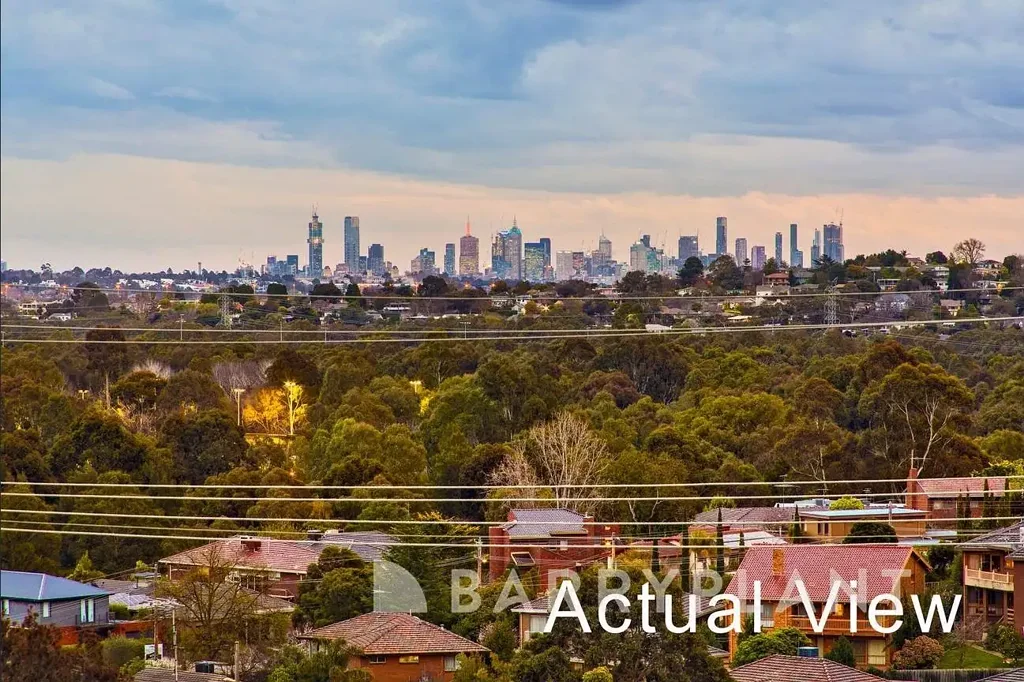 Bulleen 市政厅批准许可 704sqm宽24.8m地块 两套并排豪华住宅 私人电梯连接 三层精致配置 开敞式生活区 设计师女主厨 户内外无缝集成 城市天际线景观 豪华主套房步入式衣帽间 双车库安全停车 优越地理位置 东部高速便捷 精英私校公园附近 Prime Yarraleen Estate Development Opportunity