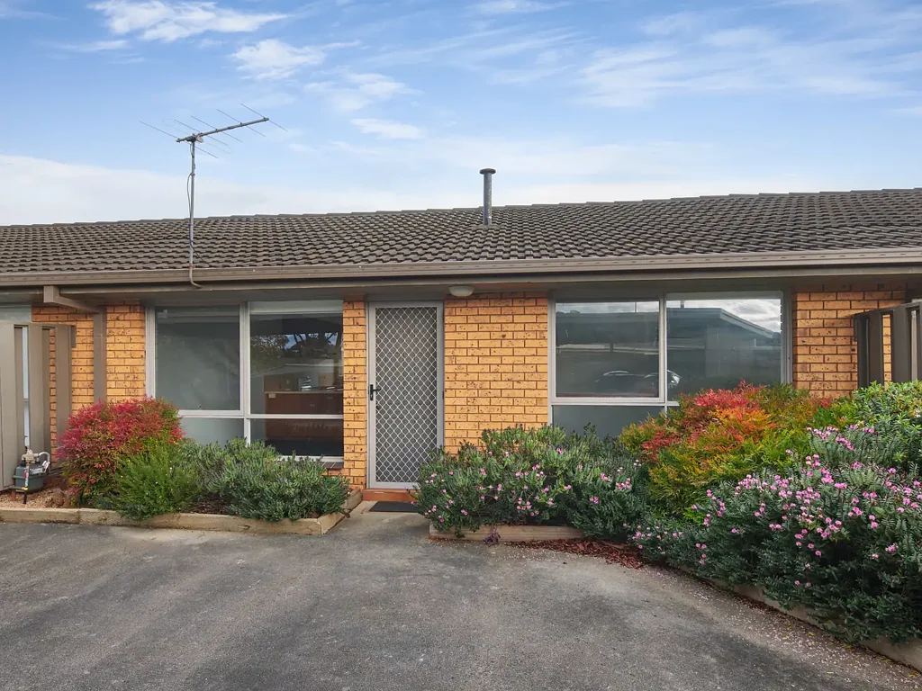 Warragul 2침실 Freshly Updated & Perfectly Positioned in the same street as Warragul Regional College
