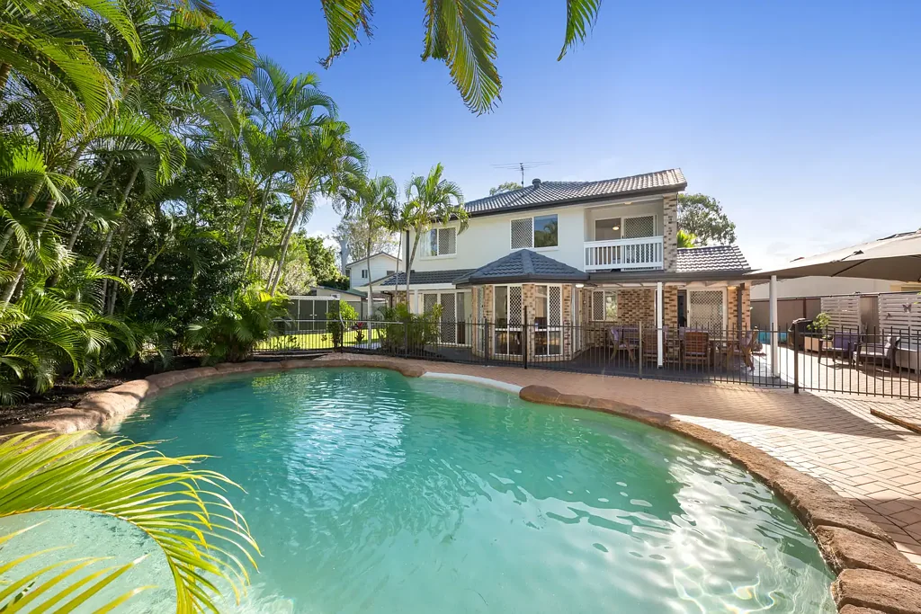 Birkdale 5chambre Bayside Living in Sought-After Aquatic Paradise