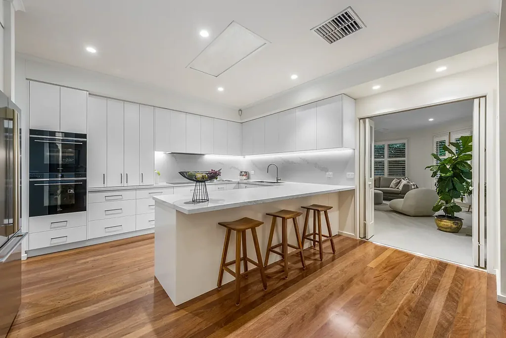 Luxury Family Living Opposite Booran Reserve