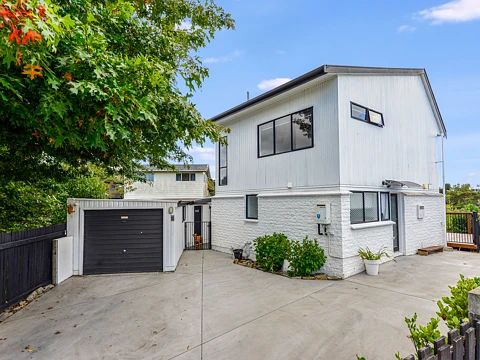 Dinsdale 3房  OWNERS RELOCATING - MUST BE SOLD AT AUCTION!