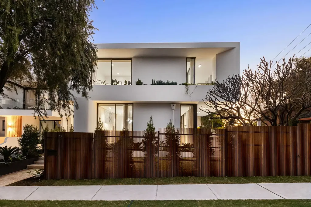 Strathfield 5ਬੈੱਡਰੂਮ Brand new designer family home delivers effortless luxury
