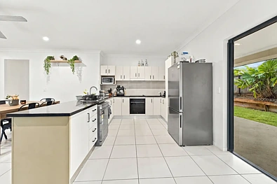140 Roberts Drive, Trinity Beach, QLD 4879, 3 phòng ngủ, 2 phòng tắm, House