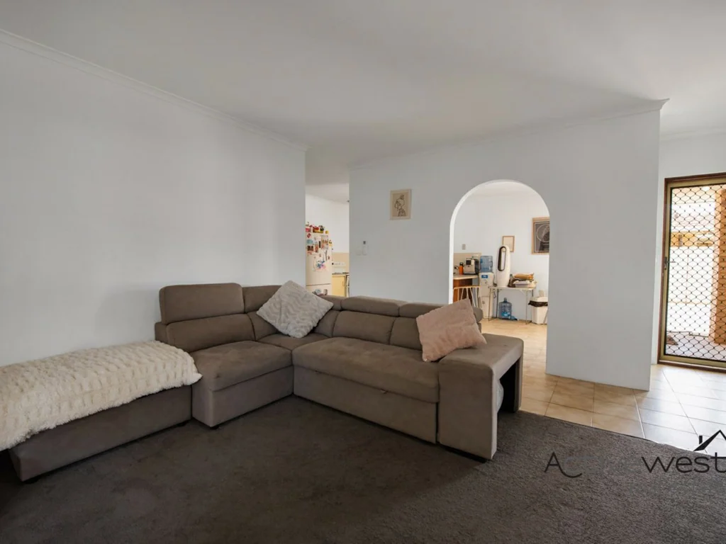 4/230 Willcock Drive, Mahomets Flats, WA 6530