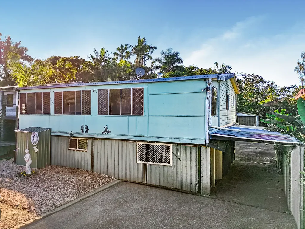 Logan Central 3 Slaapkamer RENOVATION OPPORTUNITY!