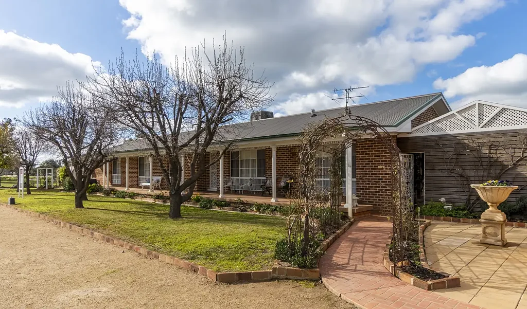 Temora 5Kwarto Spacious Family Living on a Prime Corner Allotment
