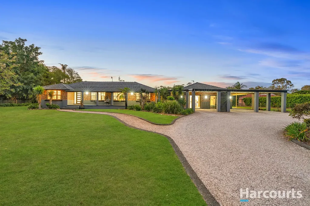 Black Hill 5房  Family home and granny flat on 2.57 acres with stables & shed