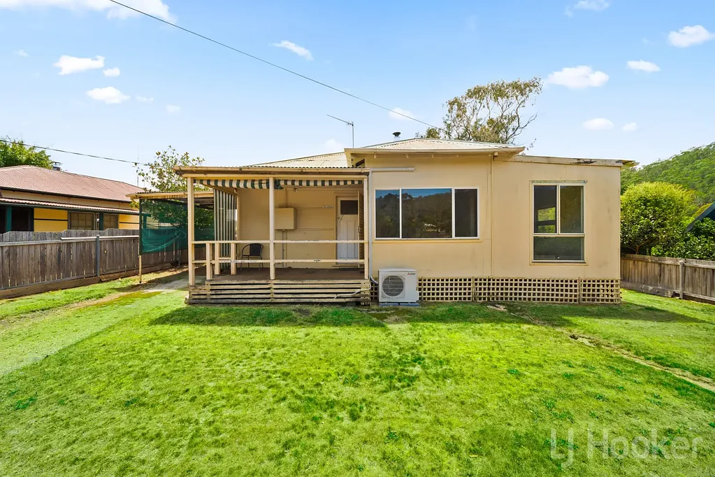 15 Braidwood Road, Captains Flat, NSW 2623