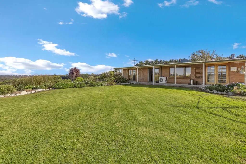 Jindivick 4房  Jindivick Lifestyle Property with River Frontage & Stunning Views