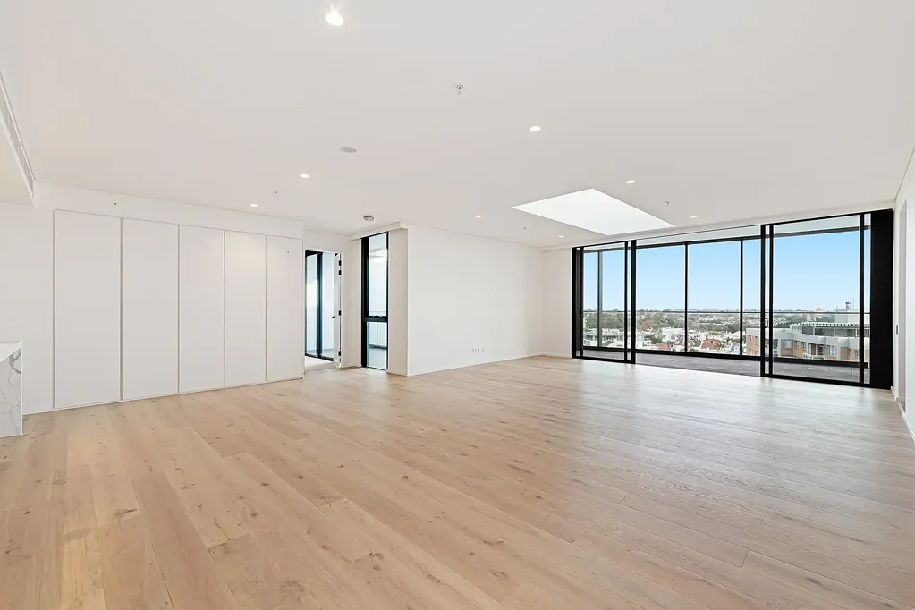 Spacious 4 Bedroom Home With Sweeping Area Views