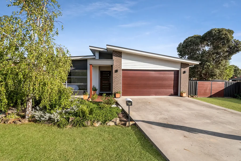 18 Marshall Crescent, Heathcote, VIC 3523