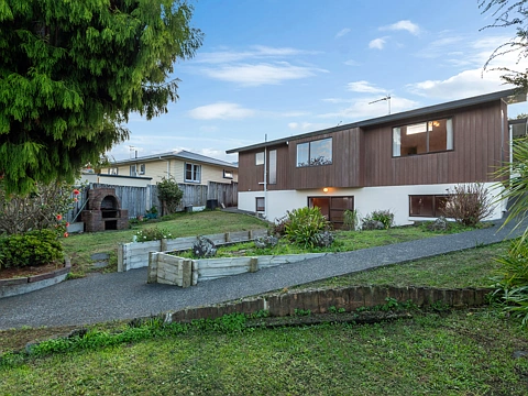 Pinehill 5房 916㎡全幅地，价格可负担，隶属10分校网，潜力无限！ Estate Realisation & Affordable