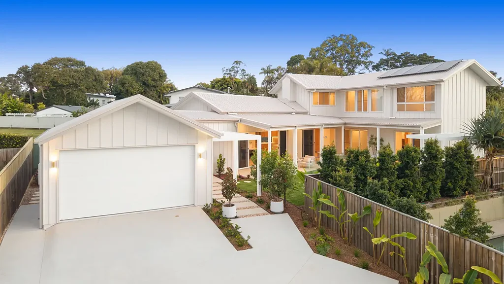 Buderim 4Kwarto A New Benchmark in Prestige Buderim Living - Blue Chip Street on Top of Buderim