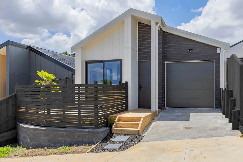 Pukekohe 3房  URGENT SALE! Stylish, Spacious & Convenient!
