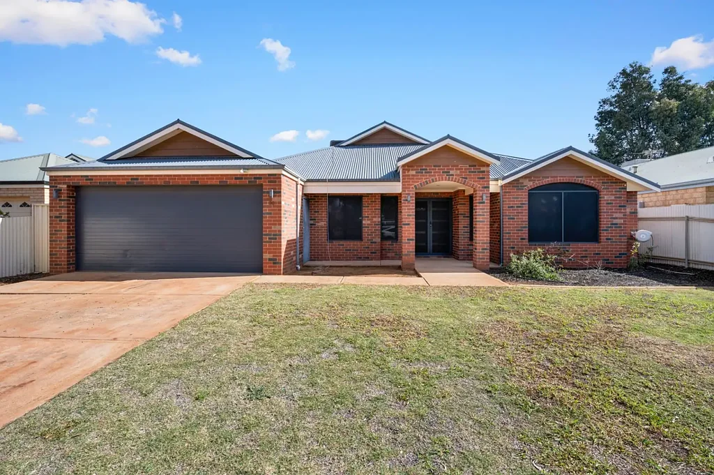 Kalgoorlie 4房  FANTATIC OPPYUNITY TO MAKE THIS HOME YOUR OWN