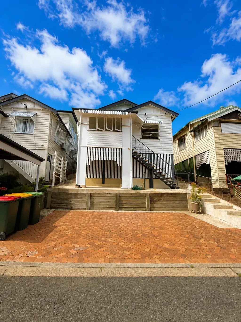 Quiet Character Living With Breezes, Views & Space To Breathe