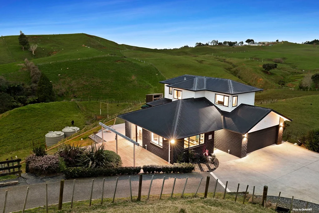 Onewhero 3房  SHARP PRICE! MODERN COUNTRY LIVING