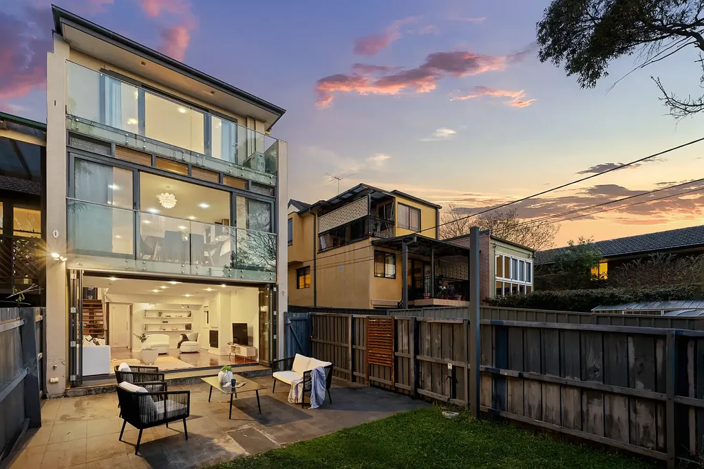 Drummoyne 4 Slaapkamer A Santuary of Space, Style And Convenience