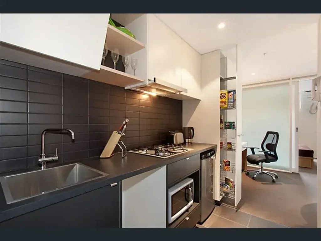 Fully Furnished Inner-City Student Living - Walk to Uni!