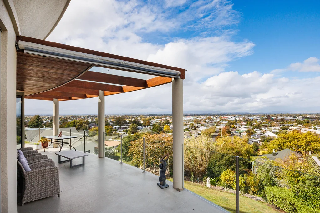 Feilding 5房  Architectural masterpiece with commanding views