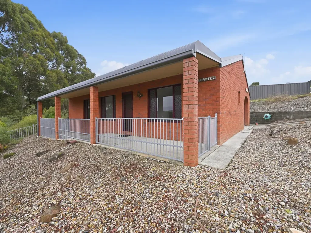 Peaceful Living with Sweeping Views