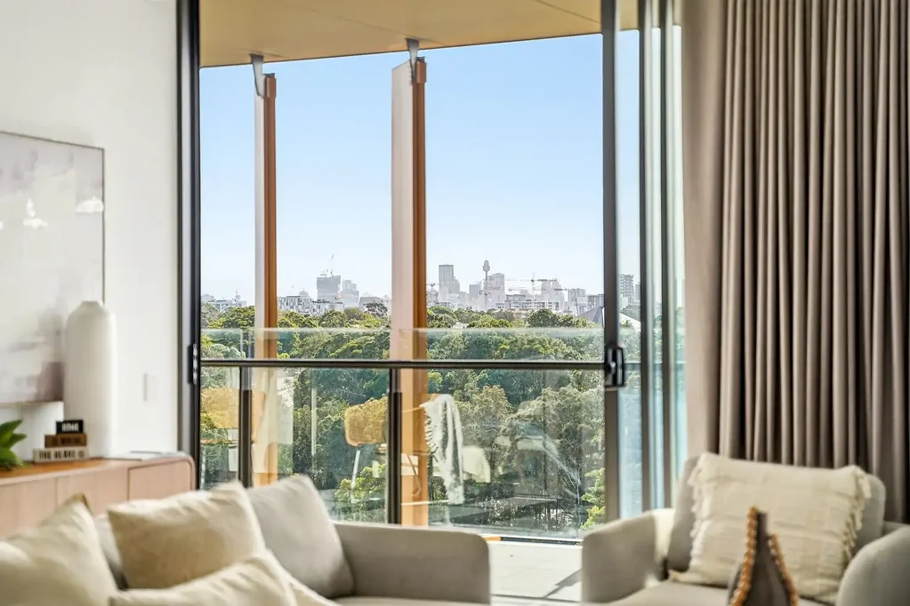 Eastlakes 3 Bedroom Penthouse apartment | Connected, convenient & modern