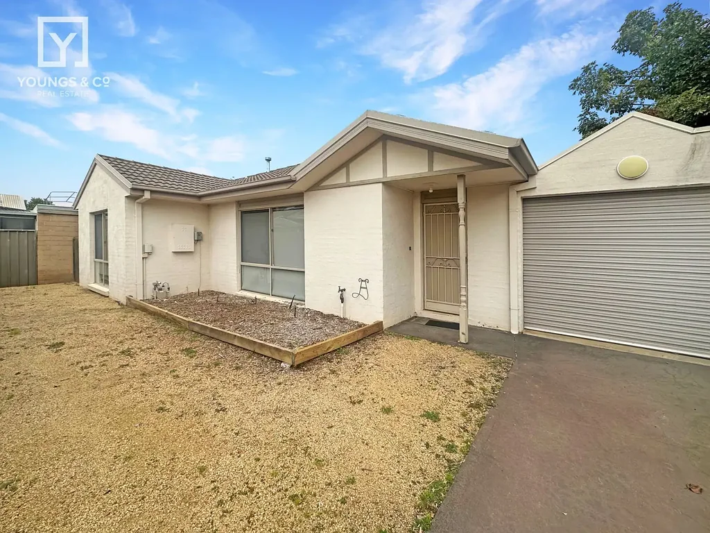 Bright, Open and Central Townhouse!