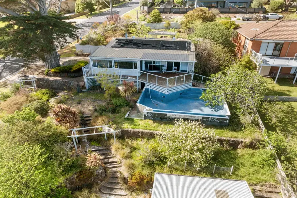 Dromana 3 Slaapkamer Build Your Dream Home or Develop - 1,294sqm Corner Block with Views
