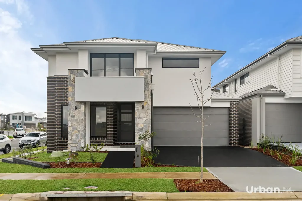 Box Hill 4房 Edgewater建造 现代四卧 主卧套间 Smeg厨房 高天花板 公园近邻 BRAND NEW 30 SQUARE RESIDENCE