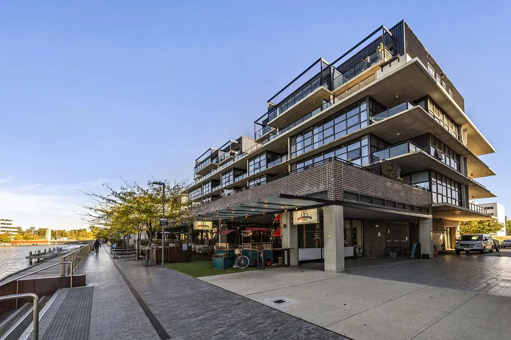 Kingston 1 Bedroom Perfect Blend of City & Waterfront