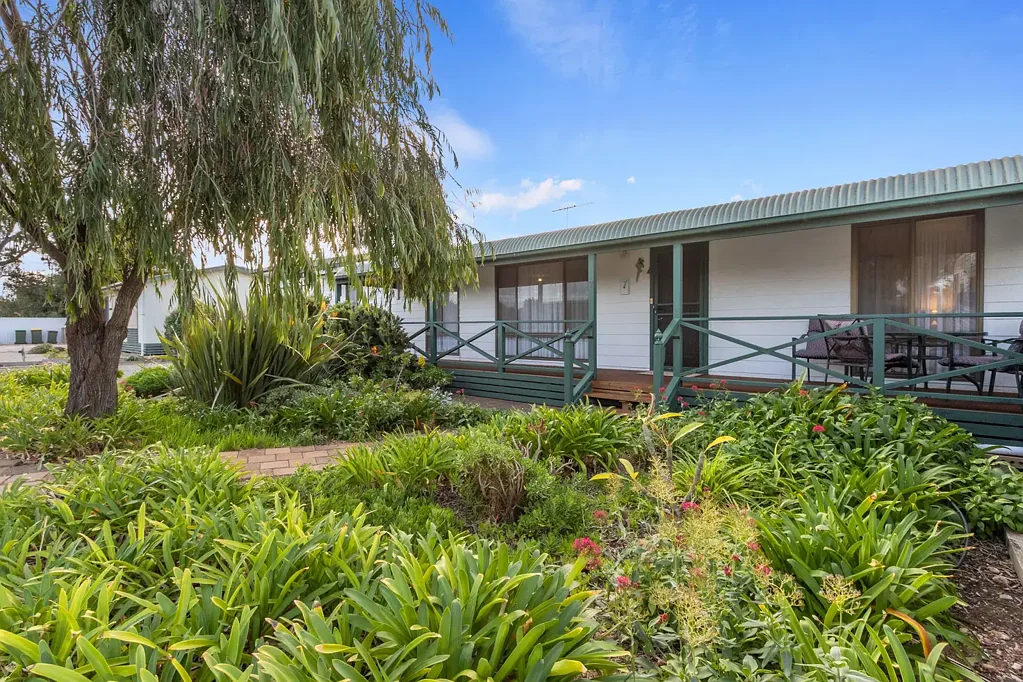 Stansbury 3chambre Step Inside and Be Suprised! Immaculate Seaside Living