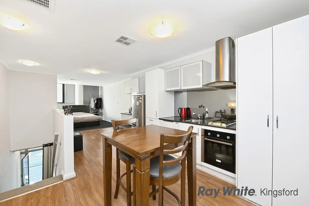 Chic 1-Bed Apartment: Steps from Transport, Shopping & Dining!