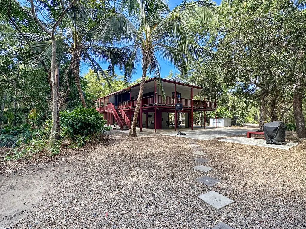 Horseshoe Bay 3部屋 Private Two-Storey Queenslander on 10 Acres – Steps from the Beach