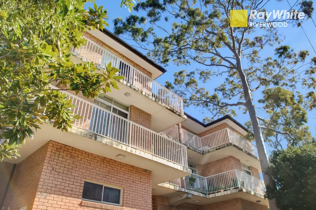Hurstville 2房 全新升级、全砖结构，产权面积100平方米 Freshly Updated, Full Brick & 100sqm on Title