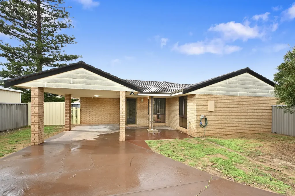 Neat 3 Bedroom Unit