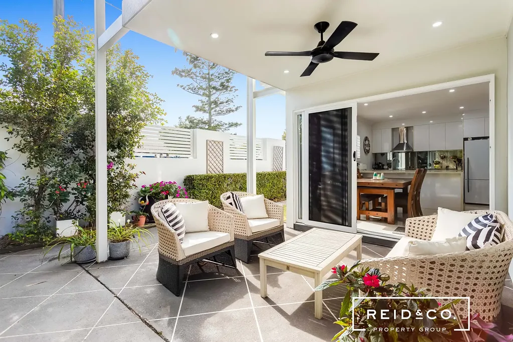 Scarborough 3房 独一无二的联排别墅，带专属庭院入口 Unique Town Home with exclusive courtyard entrance