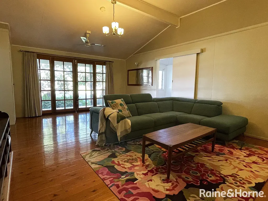Goondiwindi 5房  Character-Filled Home in Exclusive Golf Club Precinct