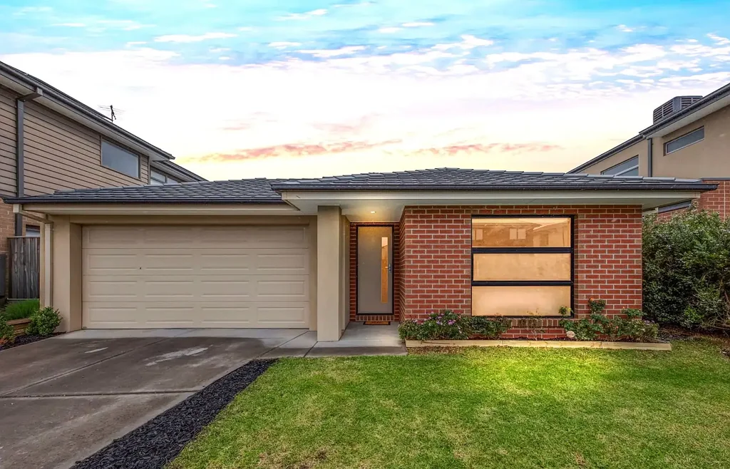 Comfort, Convenience & Style – Family Living at Its Best!!