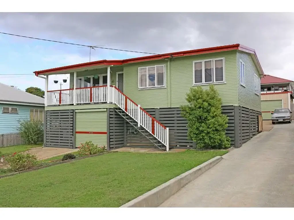 Cannon Hill 4 Bedroom Family Home on 723m2