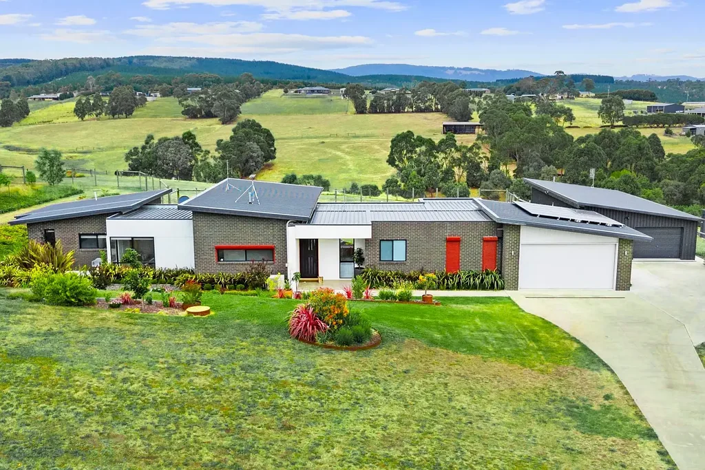 Hazelwood North 4房  Peace, Privacy, and Prestige. Perfectly Positioned in Hazelwood North.