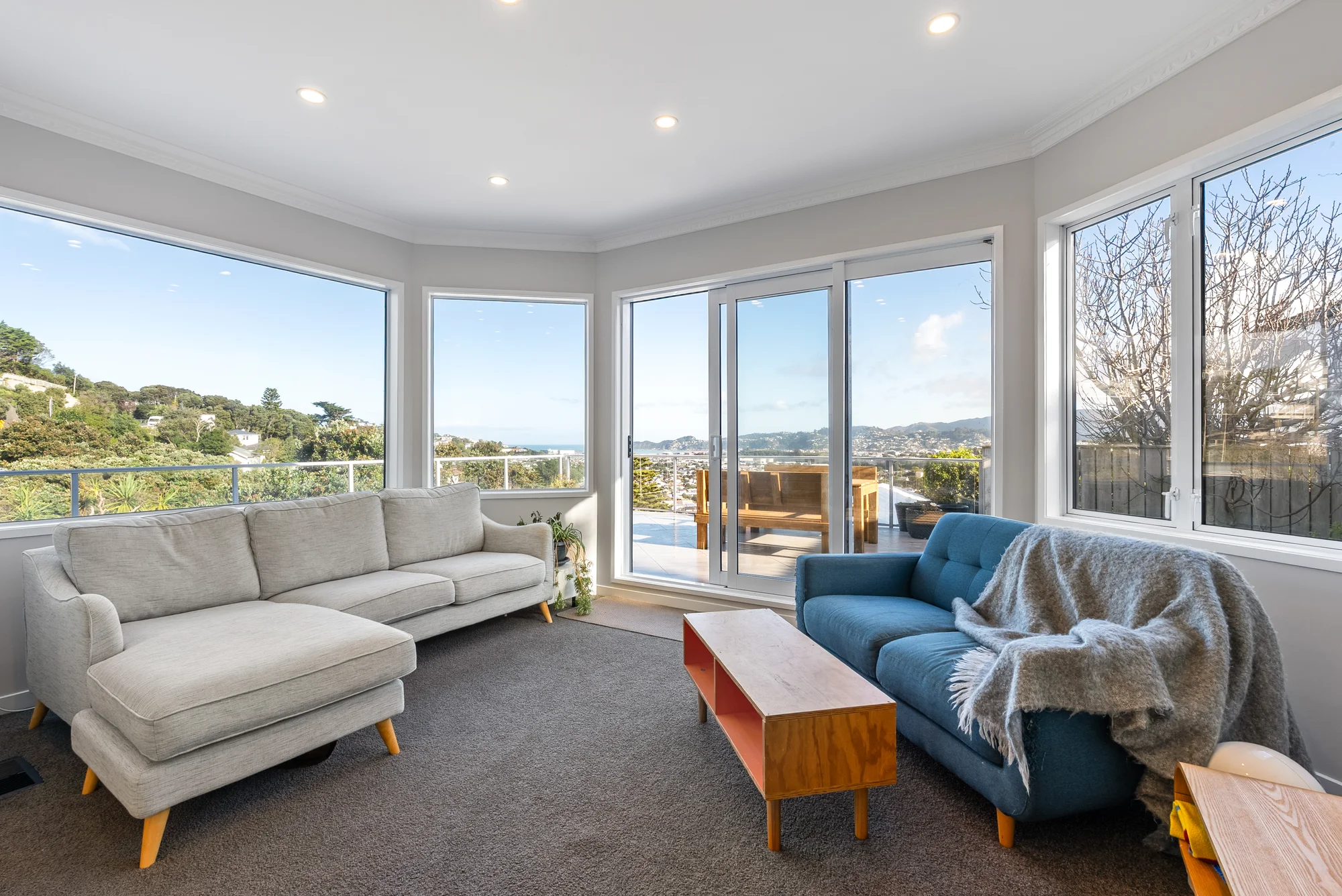 Miramar 5 Bedroom FAMILY LIVING WITH STUNNING VIEWS & SPACE